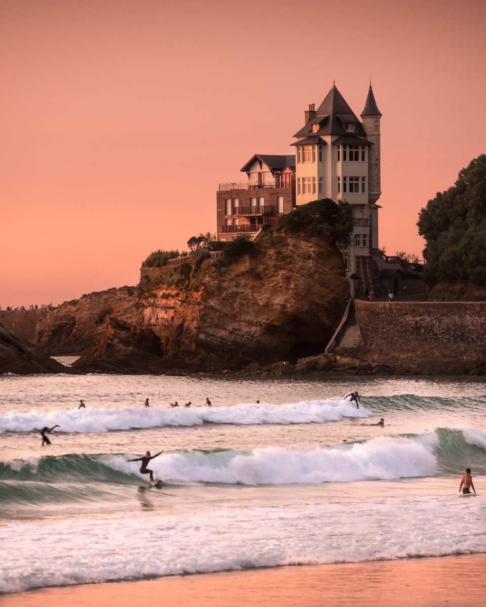 MarcoUrrutia_PB's tweet image. Une photo banale de Biarritz 
#biarritz #sunset #cotedesbasques #surf #surfers #paysbasque #ocean #waves