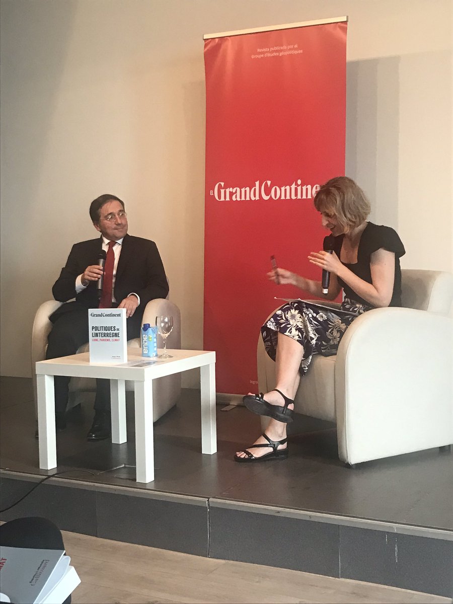JAragonAriza's tweet photo. Diálogos esta tarde con @jmalbares y @MariamMartinezB en el @cbamadrid también conocido, como “Casa de Europa” en la Presentación en español de  #legrandcontinent !!! https://t.co/nX7I30LNoj