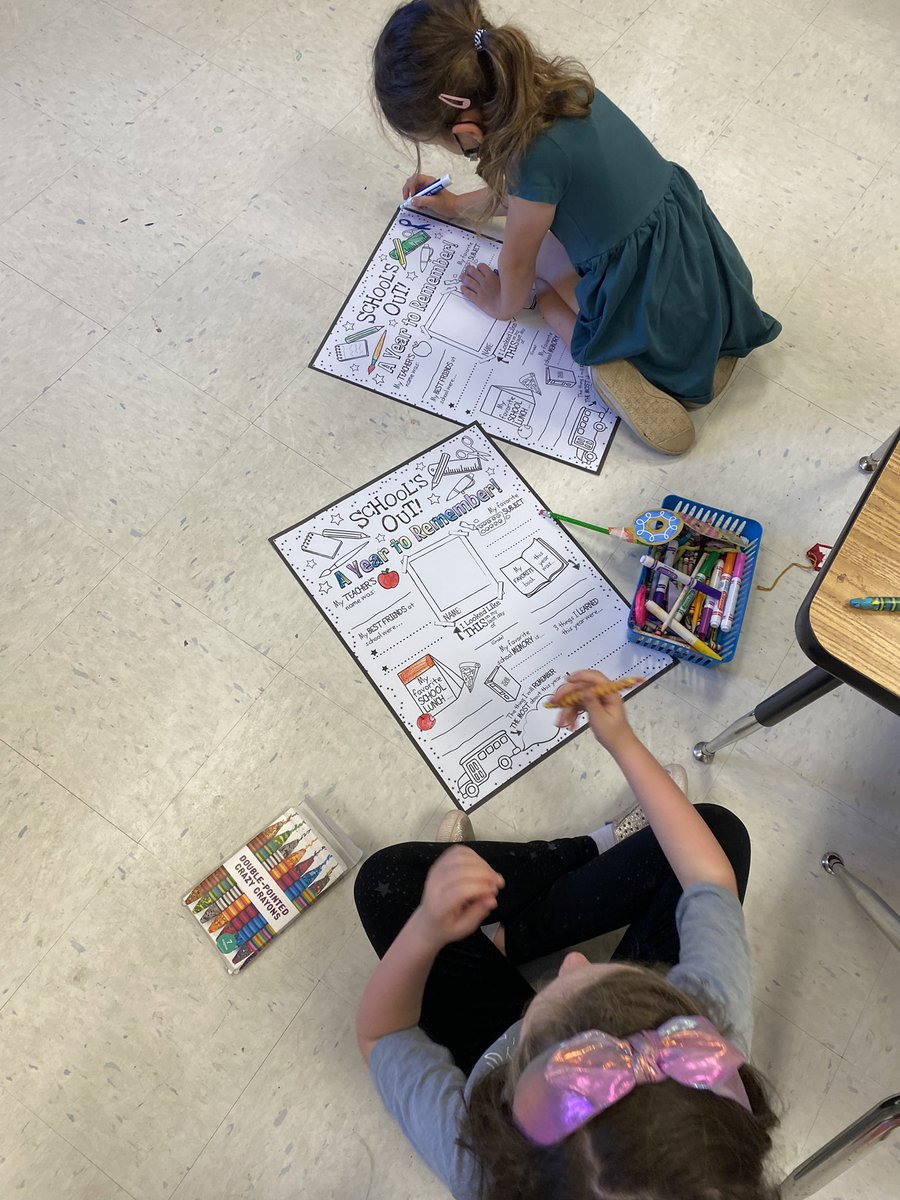 MsGallosClass_'s tweet photo. Making posters of our favorite things from first grade! https://t.co/iwIr7zz7s3