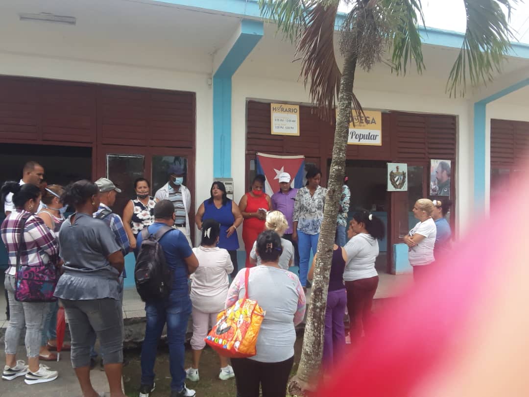 La organización despliega actos de constitución y puesta en marcha de UEB decreto 34 para reanimar las ventas de mercancías. <a href="/BetsyDazVelzqu2/">Betsy Díaz Velázquez</a> <a href="/GriselAvila13/">Grisel Avila</a> <a href="/MincinCuba/">Comercio Cuba</a> <a href="/BetsyDazVelzqu2/">Betsy Díaz Velázquez</a> <a href="/GobCamaguey/">Gobierno de Camagüey</a> <a href="/CardosoAracelys/">Aracelys Cardoso Hernández</a> <a href="/FHHernndez1/">Federico Hernández Hernández</a>