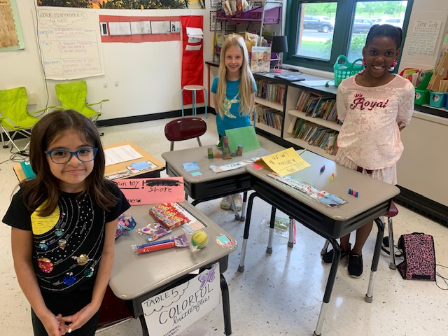 schillinIn2nd's tweet photo. Practicing trading, buying and selling for our Social Studies Unit by shopping our very own class store! https://t.co/rpYXiPr2la