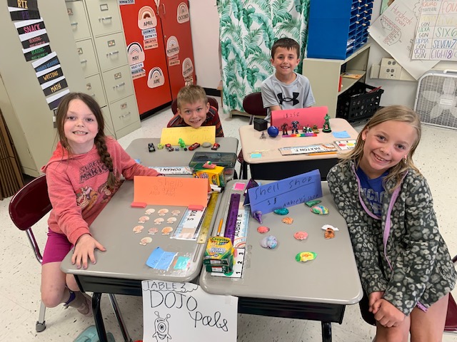 schillinIn2nd's tweet photo. Practicing trading, buying and selling for our Social Studies Unit by shopping our very own class store! https://t.co/rpYXiPr2la