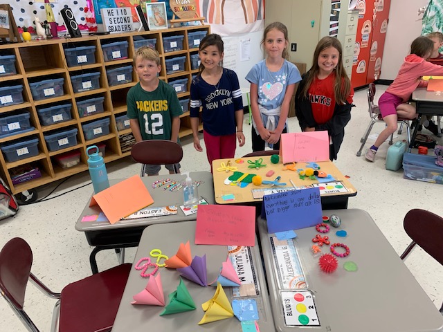 schillinIn2nd's tweet photo. Practicing trading, buying and selling for our Social Studies Unit by shopping our very own class store! https://t.co/rpYXiPr2la