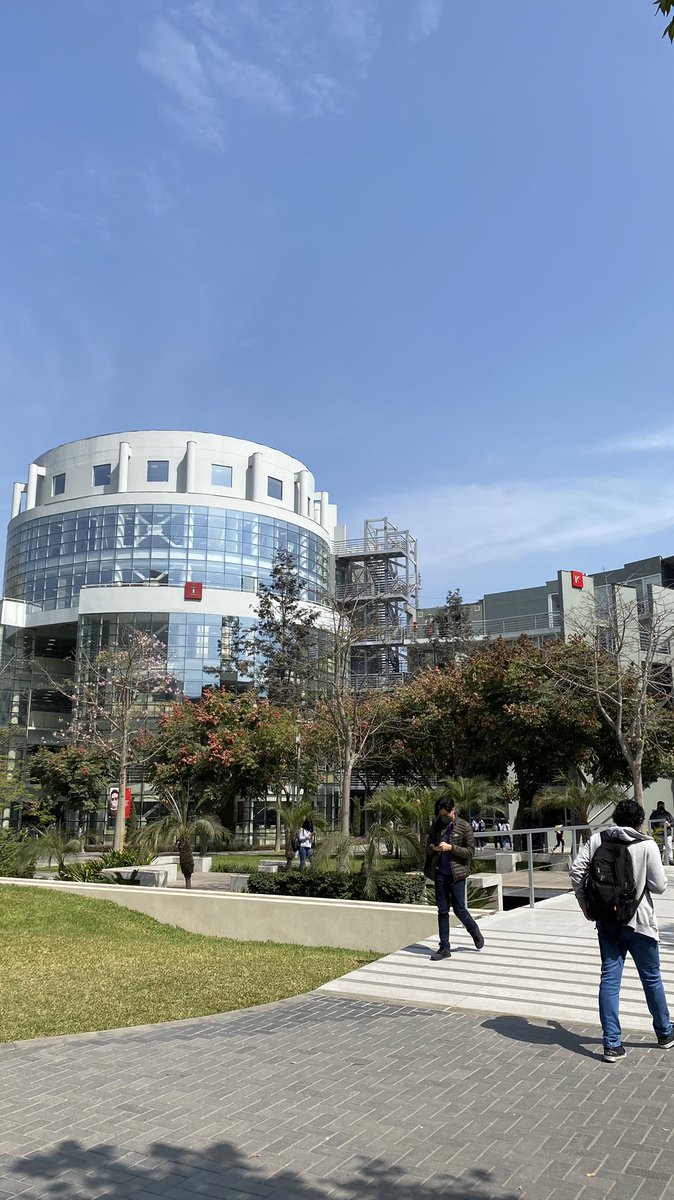 silvanatraduce's tweet photo. Hoy visité el campus después de mucho tiempo. Contenta porque me tocó un día soleado 🌞 https://t.co/c1J26OQIf1