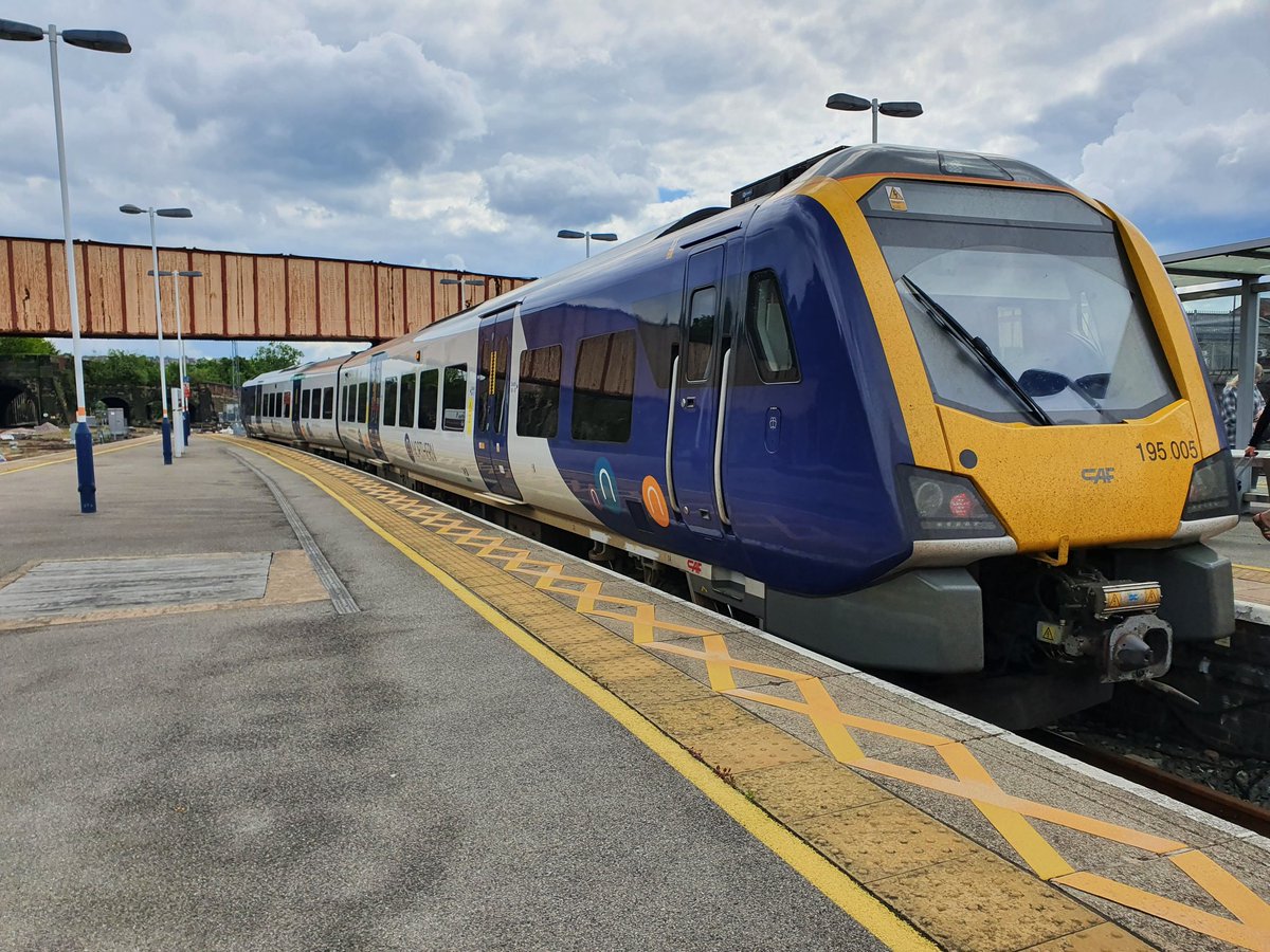 JamesTGlossop's tweet photo. Northern Class 195005 seen at Sheffield Station this afternoon on the 15:46 along the Hope Valley Line to Manchester Piccadilly. (01/06/2022) #SheffieldStation #Class195 #HopeValleyLine #trains #SouthYorkshire @northernassist @JedKendray @303032_trains https://t.co/wZC7ijy402