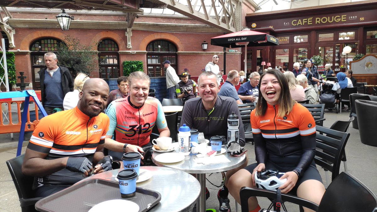 Meanwhile, Nick and his group headed to Windsor on Sunday only to find that Cinnamon Cafe was not able to serve coffee!! Sad times but the buns were still available.. phew!