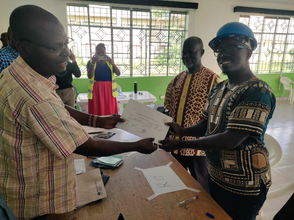 harridee's tweet photo. As I received my Clearance certificate from IEBC this Madaraka Day, I commit to reduce corruption, tackle impunity, unglorify Clanism, and enhance equity & equality in Kobura Ward.
#MadarakaDay2022
#TeamOwuorOtieno
#OwuorOtienoForKoburaWard
#OwuorOtieno
#GenoManyien
#MadarakaDay https://t.co/Q7eIXDjg1k