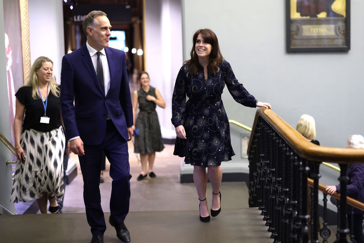 SourceEugenie's tweet photo. Today Princess Eugenie met Edwards Roberts, the winner of The Queen's jubilee emblem competition #PlatinumJubilee https://t.co/5NDsdRAlTV