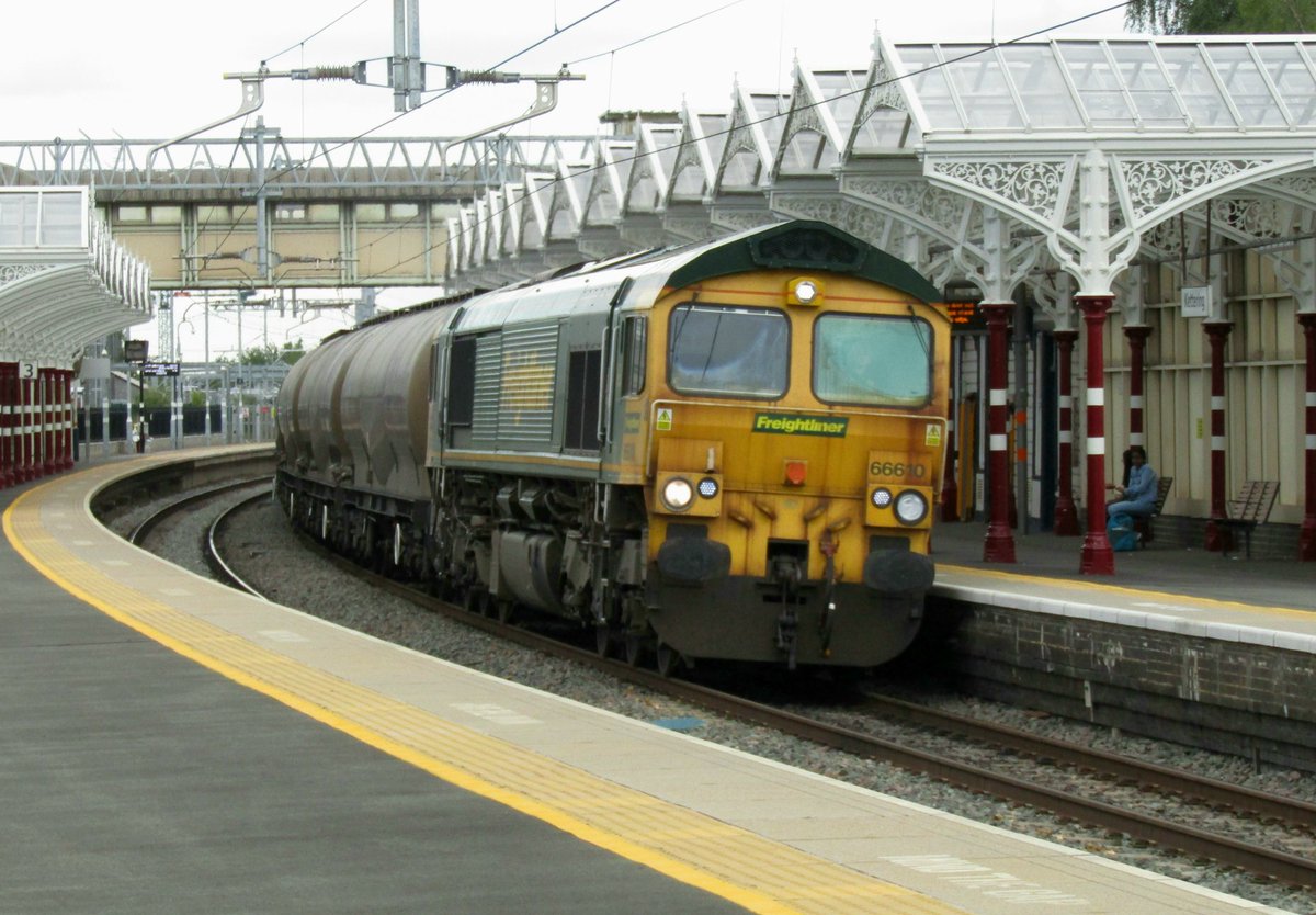 holtona72's tweet photo. A brief early evening @RailFreight #ShedWatch spell at Kettering today. #BatShed 66623 on 6M92 West Thurrock to Tunstead, 66610 on 6M91 Theale LaFarge to Earles Sidings & 66602 on 6D25 Tunstead to Radlett. #MML #Class66 #Freightliner 1/6/22 https://t.co/yqHwps1A4T