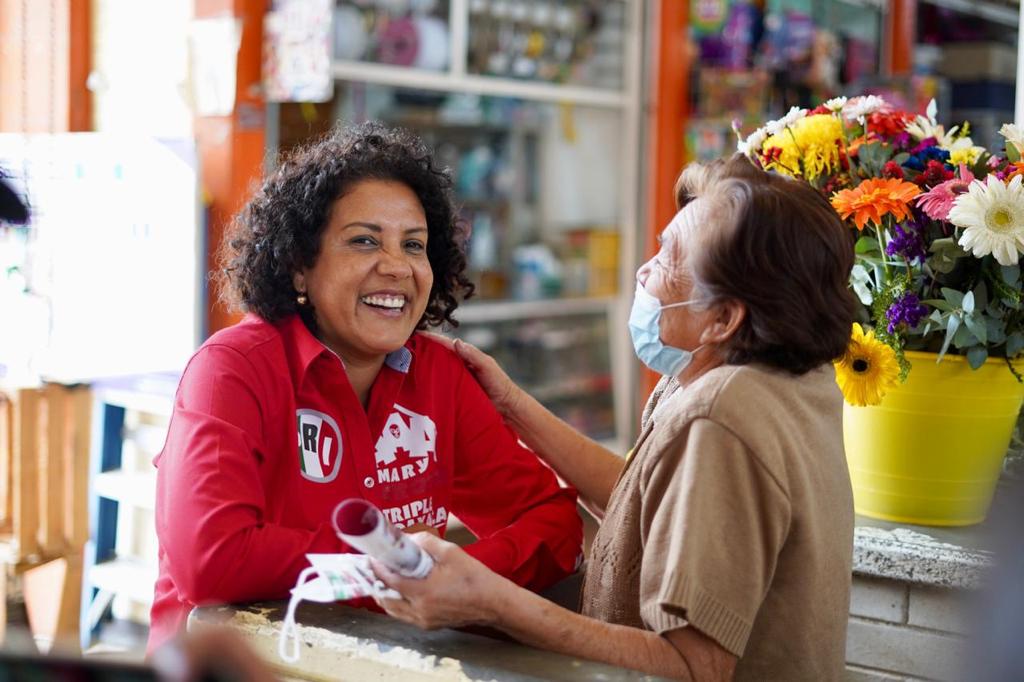 _MaryAviles's tweet photo. Me dio gusto recorrer el Mercado Zonal de Santa Rosa y compartir las propuestas de #ElTripleA. Agradezco a mis amigas de las mesas directivas por su invitación a saludar a las y los locatarios que ofrecen excelentes productos. Disfruté mucho las memelitas en el local "Lucy". https://t.co/aSxcdJy3l7