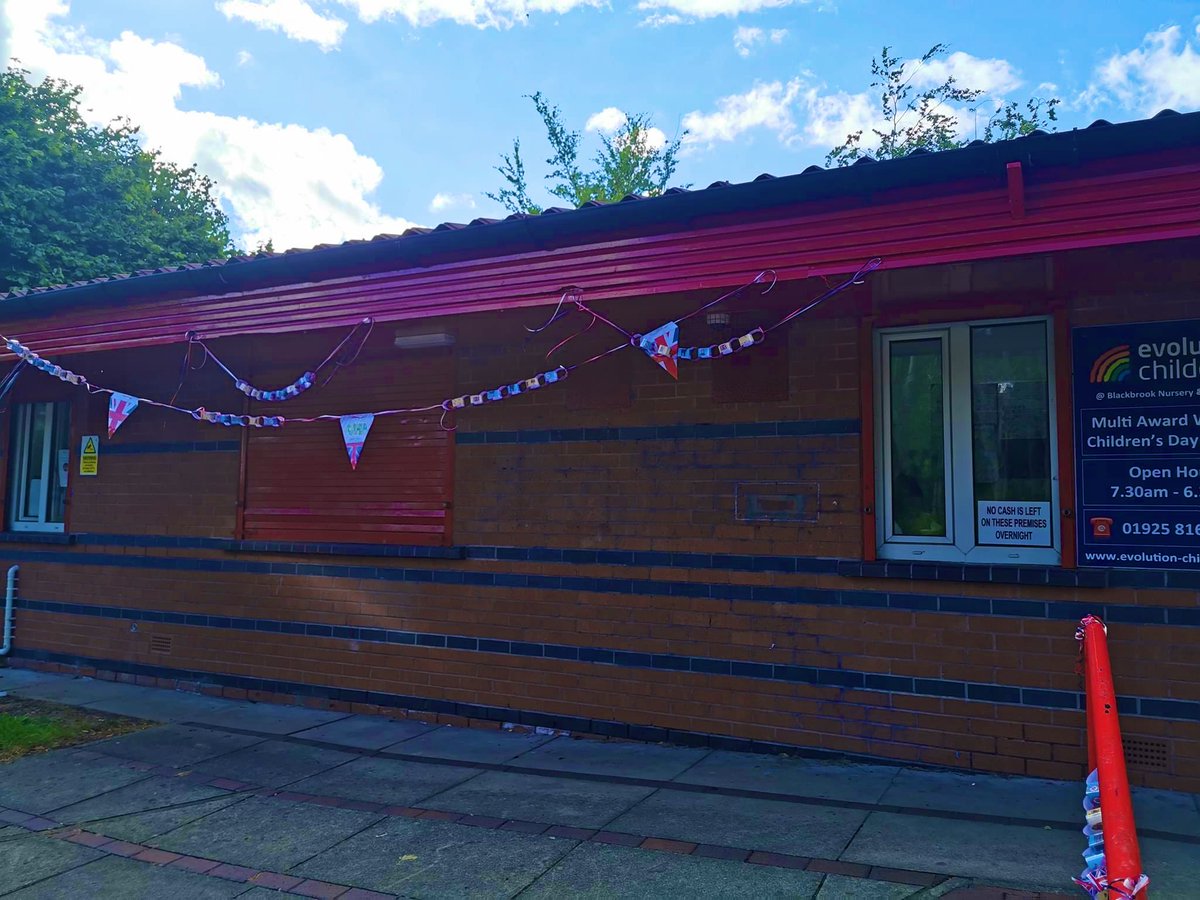 EvolutionChildC's tweet photo. The Blackbrook children love nothing more than an event day and they don’t come much better than the #jubilee2022 celebrations #JubileeCelebration #JubileeBankHoliday #warrington #cheshire #earlyyears https://t.co/XU60CNmF9z