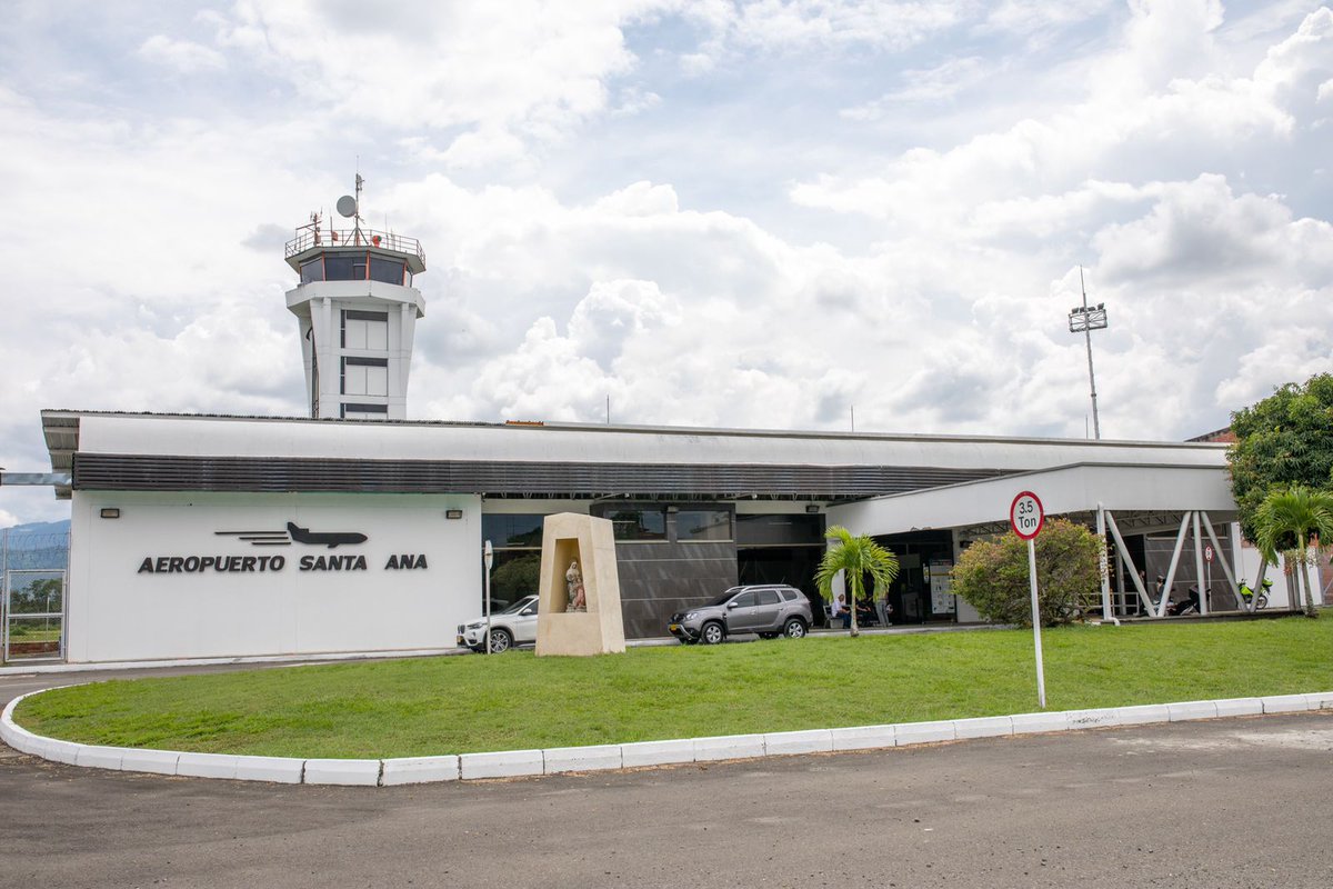 CarlosMayaPei's tweet photo. Seguimos convencidos que integrar el Aeropuerto de Santa Ana de Cartago con nuestro @AeroMatecana es una excelente oportunidad para crecer como región.
Hoy nos recibe el Alcalde Víctor Álvarez @ContigoCartago para conocer más sobre la situación del aeródromo de la ciudad hermana. https://t.co/zs6Kkr3qnU