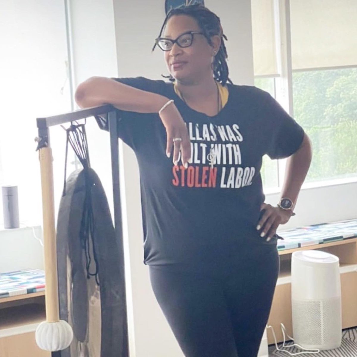 LeahHeals's tweet photo. Thank you @DallasTRHT for partnering with me to host a free day of racial healing. It was our honor to shower the community with love during these times. Guests enjoyed massages, meditation, yoga, sound bath, tea, and reiki. This was their space to rest and restore. #HowWeHeal. https://t.co/KNn9AruSdx