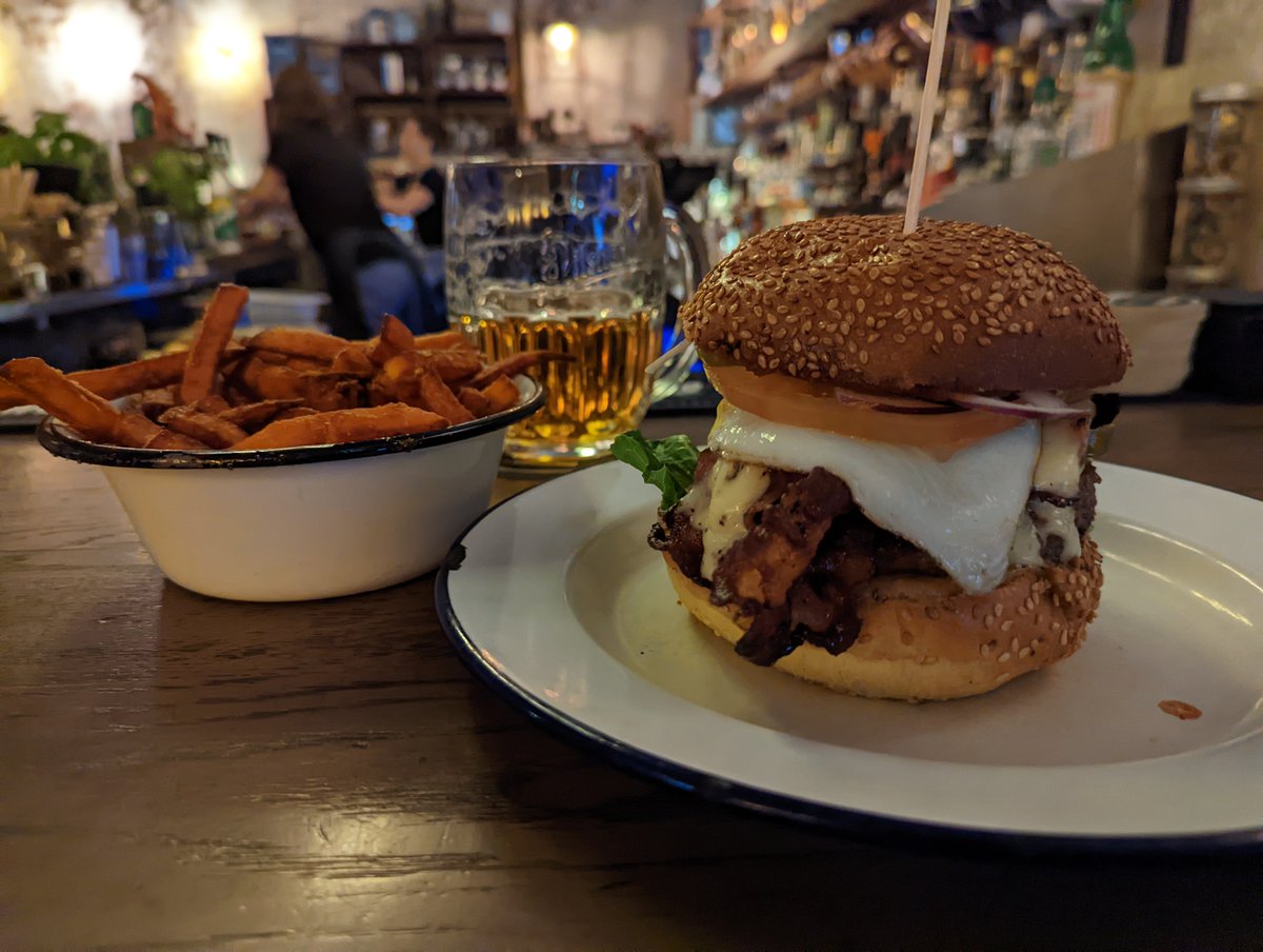 Patrick1Kennedy's tweet image. Wow!!! I was skeptical of getting a hamburger in Hamburg. Got a recommendation for the &quot;Brooklyn Burger Bar&quot;. This was an absolute banger. If #ISC22 folks want to try one this &quot;hangover&quot; was better than the one I had Tuesday morning:-)