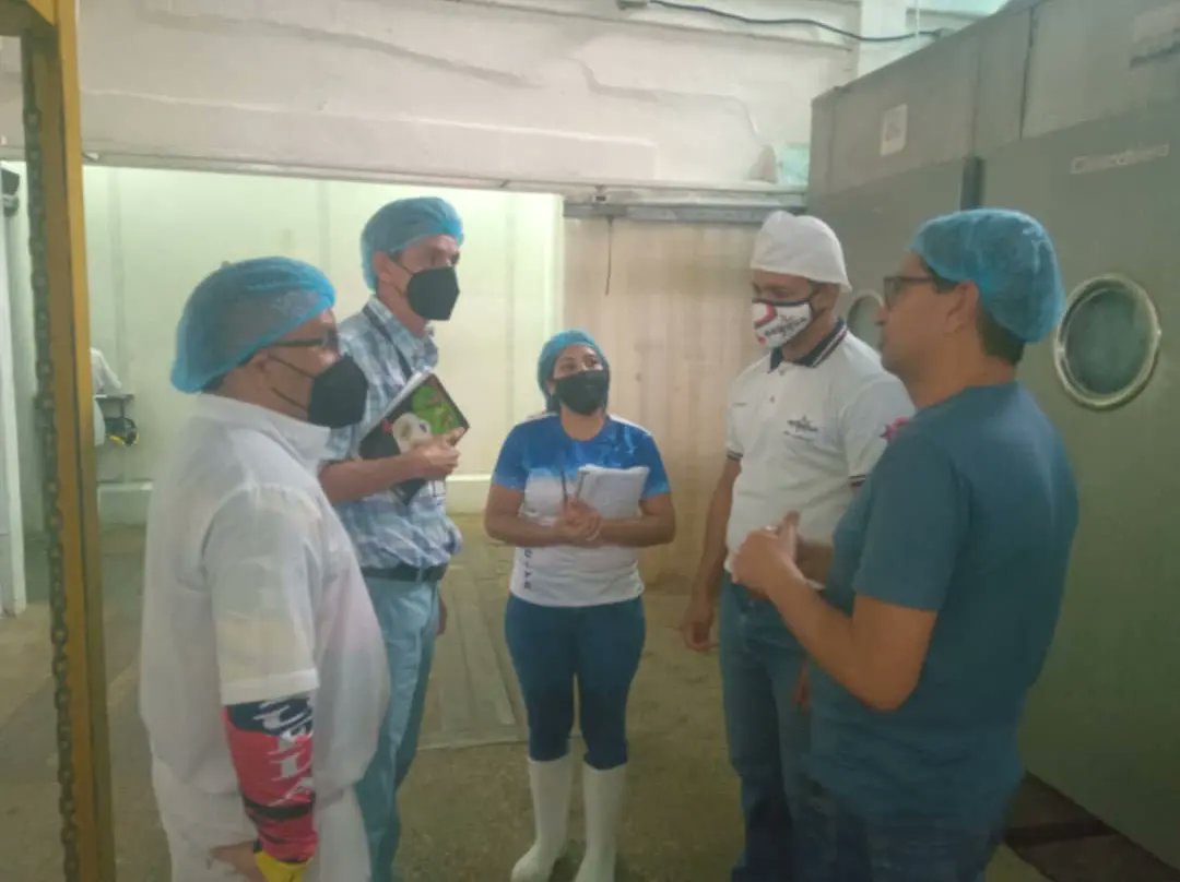 UNELMLK_Oficial's tweet photo. 1/2 #EnFotos Visita guiada y técnica a la empresa SEMOSA.Durante el recorrido  se estableció articular lazos de cooperación y hermandad para la evaluación del proceso de producción y las acciones para el impulso del Concejo Científico del estado Lara, https://t.co/ezb1y6CEEk