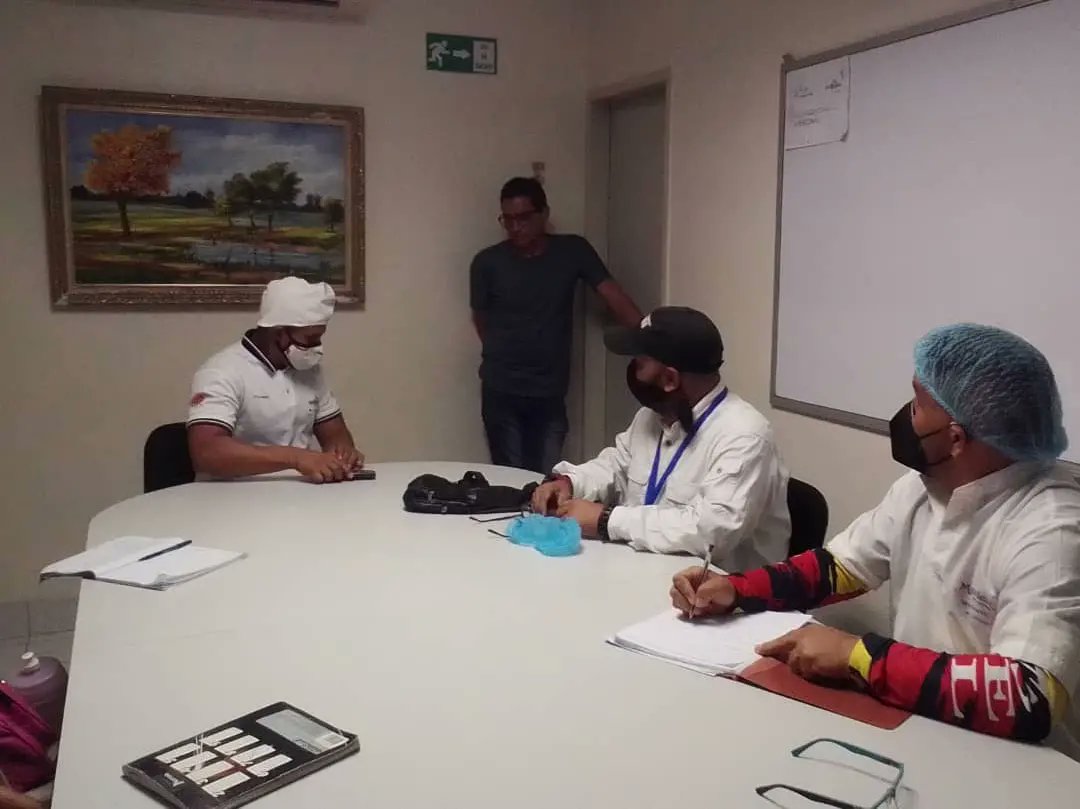 UNELMLK_Oficial's tweet photo. 1/2 #EnFotos Visita guiada y técnica a la empresa SEMOSA.Durante el recorrido  se estableció articular lazos de cooperación y hermandad para la evaluación del proceso de producción y las acciones para el impulso del Concejo Científico del estado Lara, https://t.co/ezb1y6CEEk