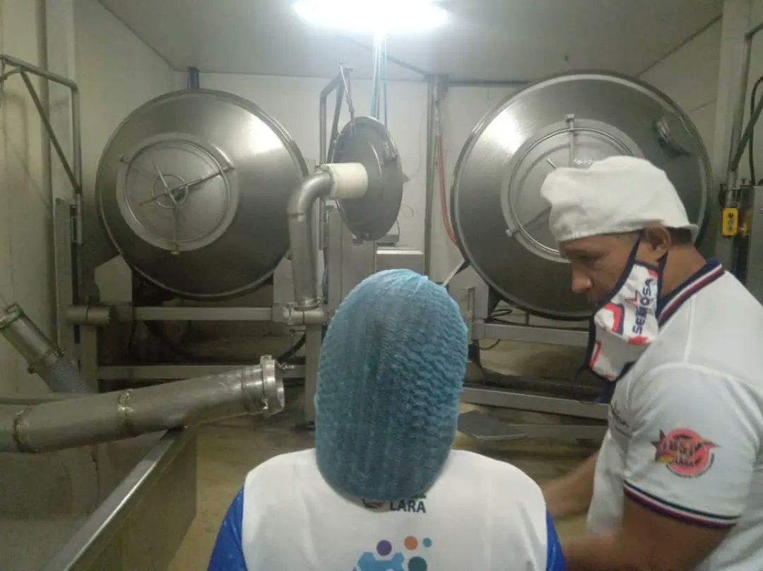 UNELMLK_Oficial's tweet photo. 1/2 #EnFotos Visita guiada y técnica a la empresa SEMOSA.Durante el recorrido  se estableció articular lazos de cooperación y hermandad para la evaluación del proceso de producción y las acciones para el impulso del Concejo Científico del estado Lara, https://t.co/ezb1y6CEEk