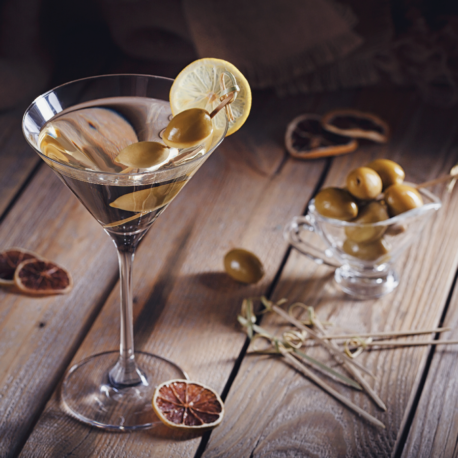 hamptoninncb's tweet photo. Swing by The Bistro Bar next door for a mid-week Martini on #NationalOliveDay. 🍸 #TheBistroBar #CocoaBeachHotel https://t.co/FDZye90PMW