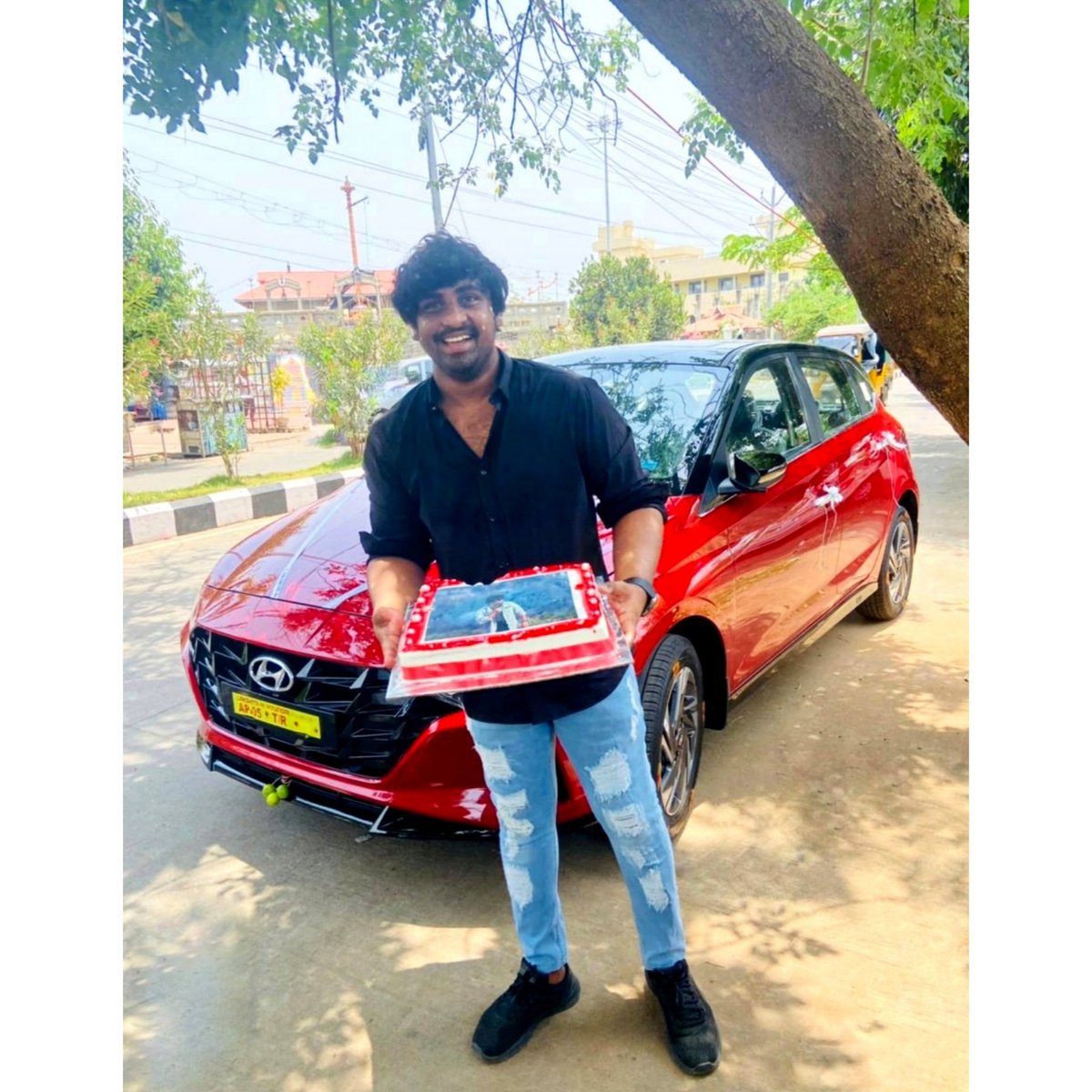 narayananaidu4's tweet photo. #birthdaycelebration 🎉♥️
#To_New_Beginnings ♥️
#2022i20 💖 #welcomehome 🏡 #i20astaoptional🚘♥️
#birthdayvibes 🎉🎊 #goodvibesonly✨  #feelingveryhappy 🥰💙 DonE For The DaY 👍😇 Lvu all ❤️😊 BirtHDaY viBes...🎂🤍 #june1st 😘🥰 https://t.co/KU5LASCGvm