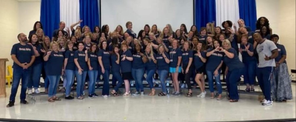 It's been another great year @Timberridge_HCS! From our Titan family to yours, we hope you have a wonderful, restful summer! See you in 2022-23!✌🎉 #stayhopeful