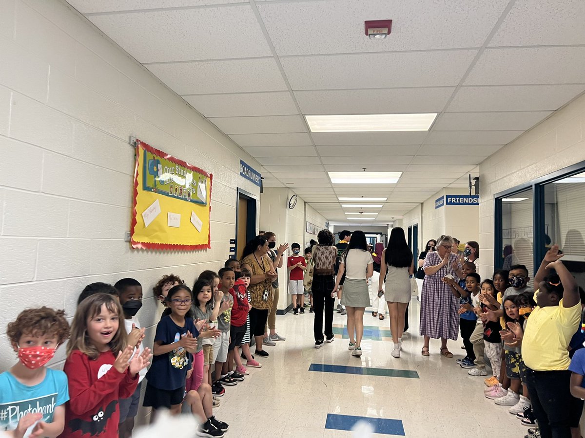 ccberry16's tweet photo. Congratulations to our former @LortonStationES Roadrunners who are graduating high school this week! @FCPSHayfieldSS @FCPSR3 @drNEKing @KraftJesse @graceetayloredd https://t.co/NjWGdIqNKJ