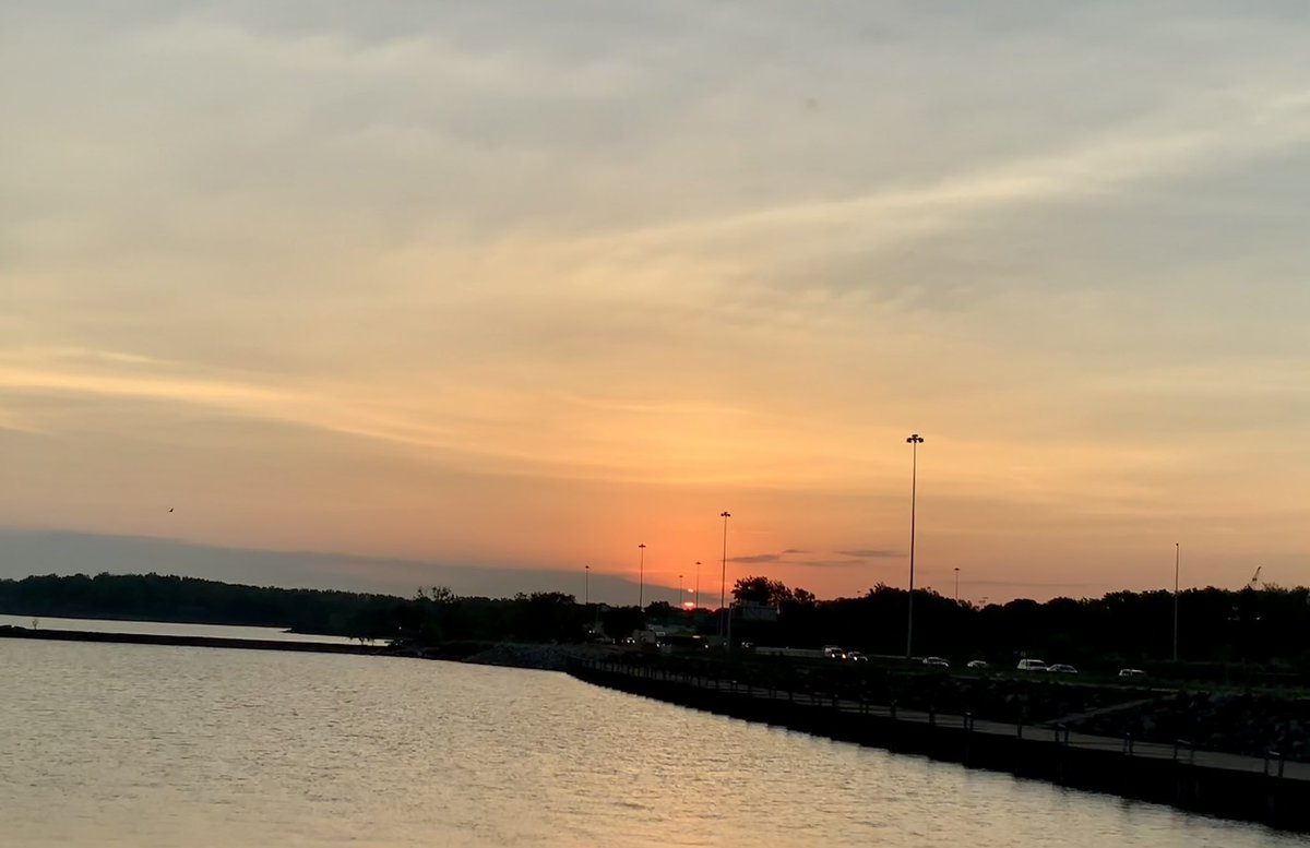 BTS44107's tweet photo. The morning sun rising over the 55th street marina and the shoreway #ClevelandLife https://t.co/hjFyul1hWr
