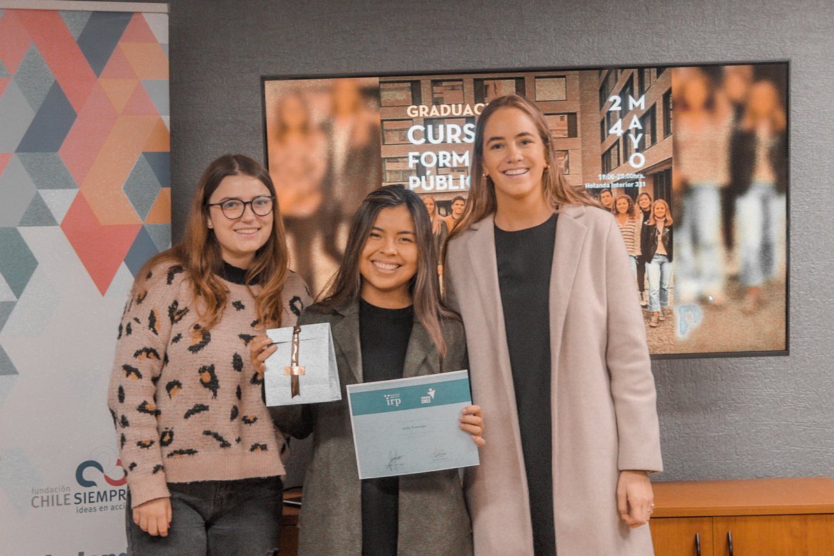 PensandoChile's tweet photo. #CFP22 Graduación Curso de Formación Pública 2022. En la ceremonia de cierre, entregamos diplomas a quienes participaron y premiamos a los más destacados 🔝 

¡Muchas gracias a los expositores y a todos por su compromiso! 
#formación #jóvenes https://t.co/cekKsvP7jT