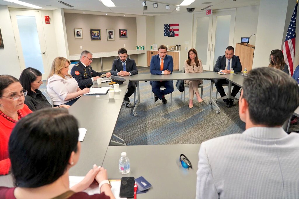 Bujar_O's tweet photo. Good exchange w/ @DCTwining, President @IRIglobal on 🇲🇰 efforts to extend reforms in institutionalizing good governance principles &amp; practices in line w/ our primary FP goal ➡️ accession of #NorthMacedonia to the #EU https://t.co/mTmvsBjwDv