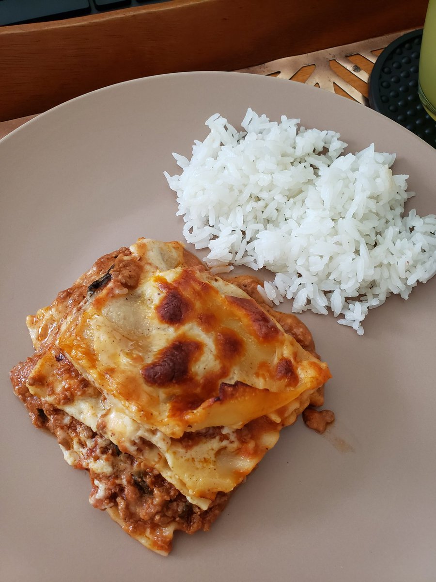 Soy una vergüenza para mi raza... 😂😂😂
 Qué cosa tan deliciosa!