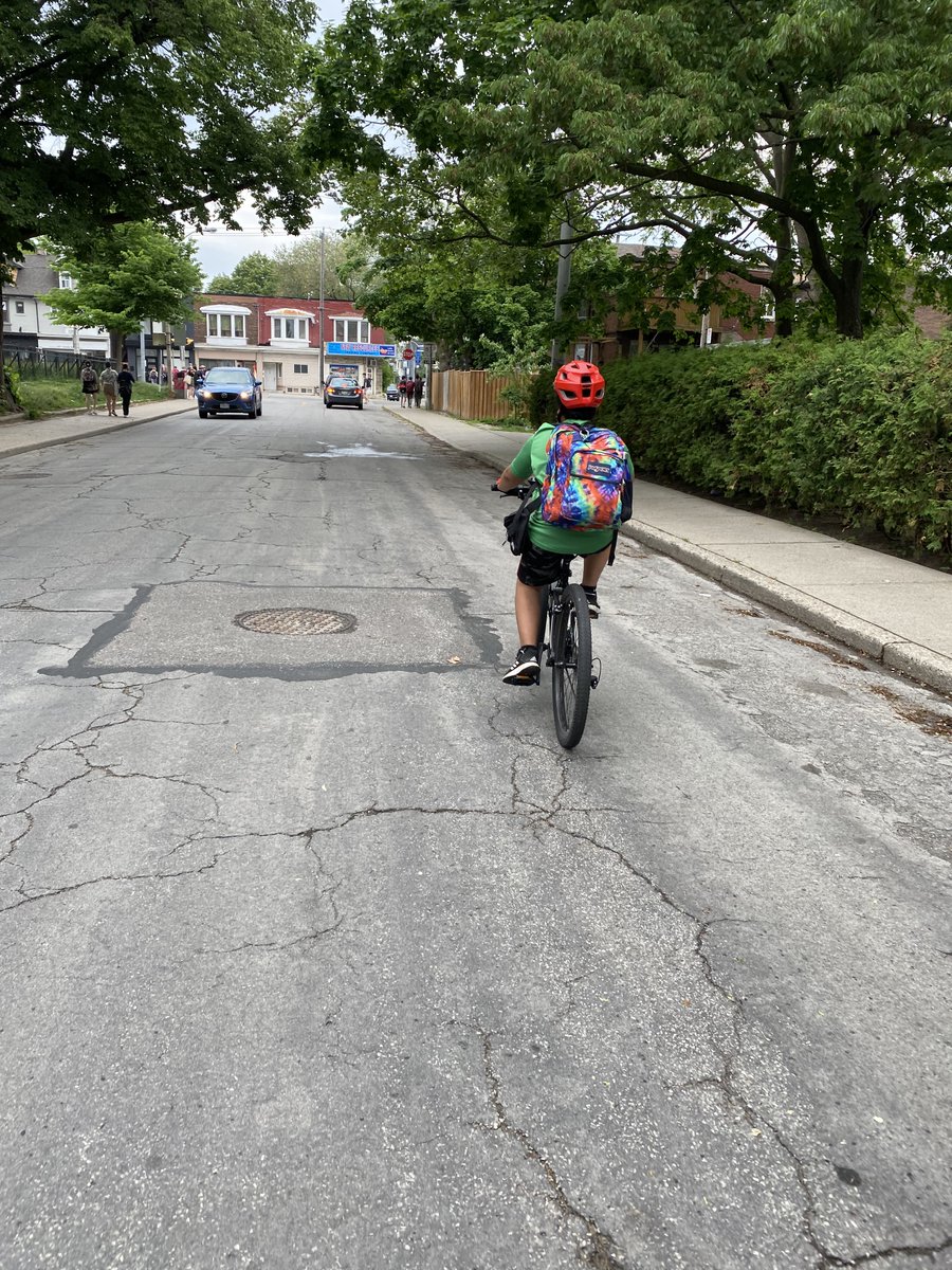 BicycleMayorTO's tweet photo. #GoByBikeToronto
So many kids and parents on bikes this afternoon during pick up.
Hey @BikeMonth, this #B2SW seems to be catching on
HT @biketoschoolTO @Docs4Cycling @CycleToronto @biketo β€οΈππΎ
#LeaveTheCarBehind
#SustainableUrbanVehicle
π²#ThisMachineFightsClimateChange https://t.co/6t2sOCJQyK