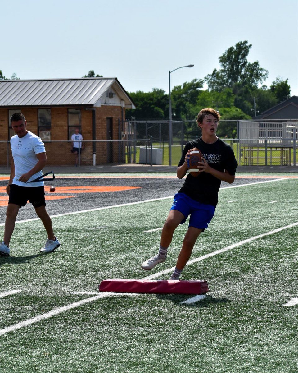 QBimpact's tweet photo. 2026 QB @Evans26Ethan , coming off some arm problems, Ethan was back in form working to strengthen his arm getting back in his groove.  #QBi @CoachGeorge5 https://t.co/a8Qdwnukpq