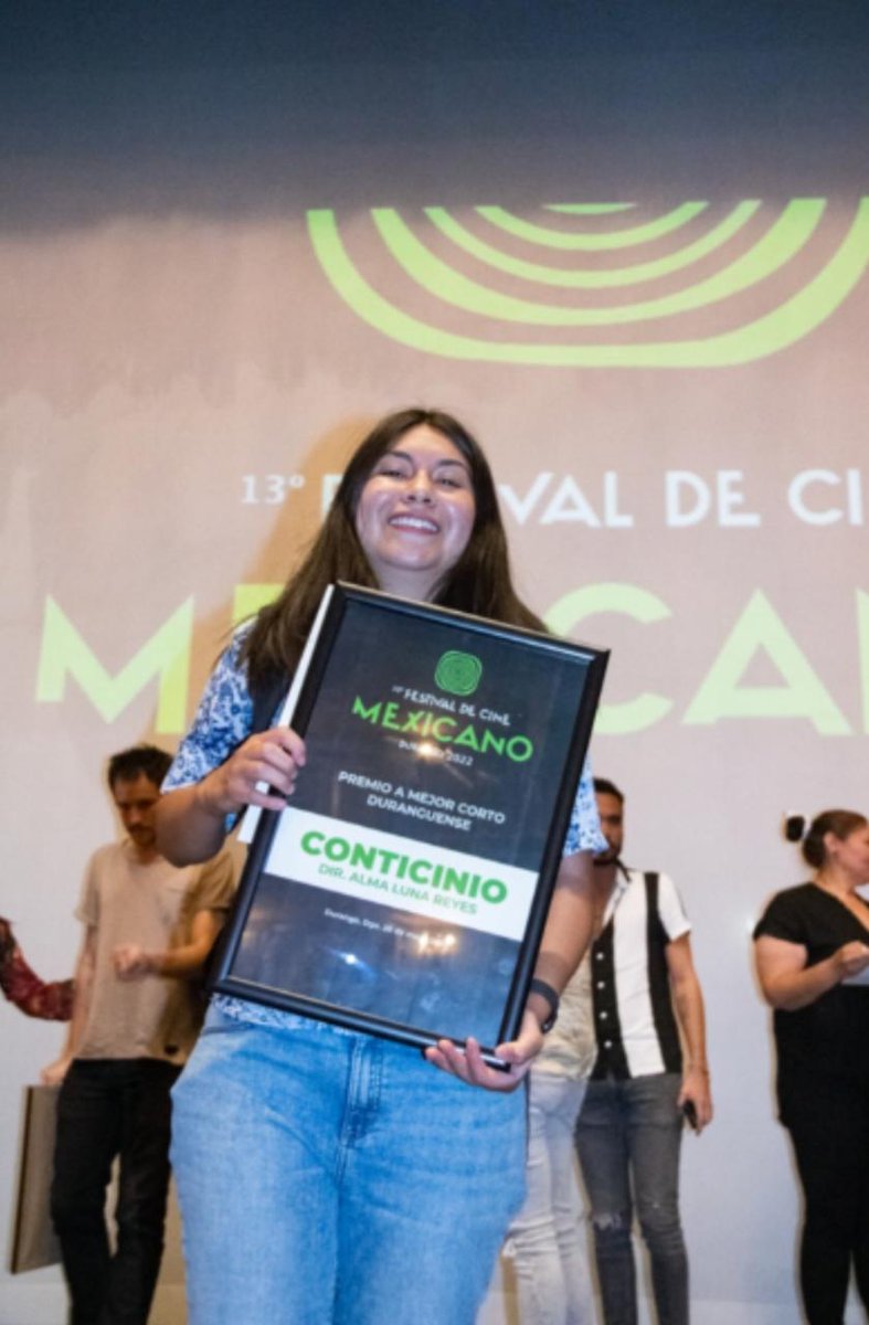 revistacinefago's tweet photo. Ganadores @FCMDurango 
PREMIO DEL PÚBLICO
"Blanco de Verano", de Rodrigo Ruiz Patterson
MEJOR CORTO DURANGUENSE
"Conticinio", de Alma Luna Reyes
MENCIÓN HONORÍFICA CORTO DURANGUENSE
"Ichamikua", de Perla Mapula

Jurado: Ana Cruz, Nicolás Pereda y Alfredo Mendoza https://t.co/72dL4R8VbO