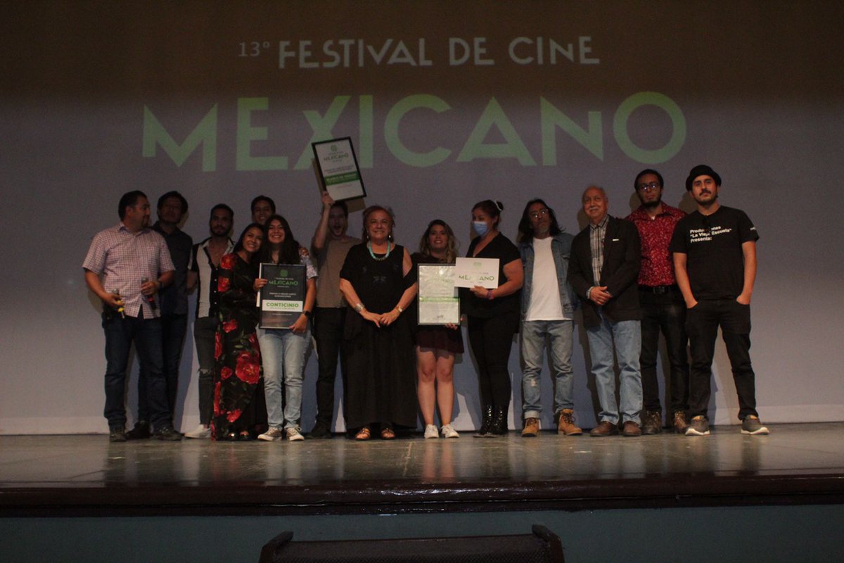 revistacinefago's tweet photo. Ganadores @FCMDurango 
PREMIO DEL PÚBLICO
"Blanco de Verano", de Rodrigo Ruiz Patterson
MEJOR CORTO DURANGUENSE
"Conticinio", de Alma Luna Reyes
MENCIÓN HONORÍFICA CORTO DURANGUENSE
"Ichamikua", de Perla Mapula

Jurado: Ana Cruz, Nicolás Pereda y Alfredo Mendoza https://t.co/72dL4R8VbO