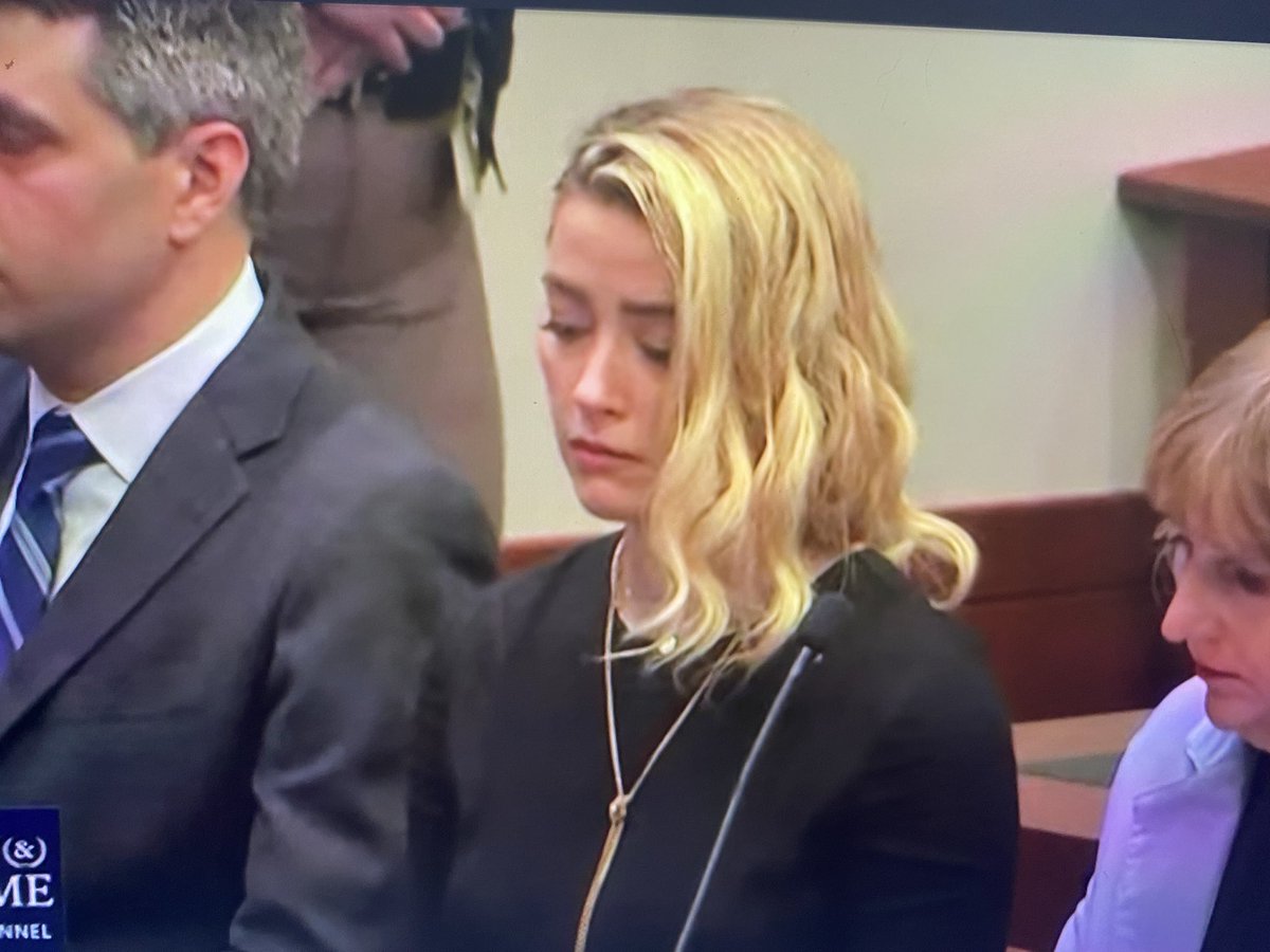 patsypdog's tweet photo. Wow! This would be a good time for #AmberHeard to real cry and she can’t even do it while losing. #JohnnyDeppAmberHeardTrial #AmberTurd #JohnnyDeppVerdict https://t.co/TXNRm7sUDM