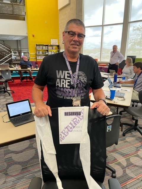 M19_MHS's tweet photo. MCUSD 19 administrators are having an end of the school year meeting today. This meeting marks Mr. Junker's last official admin meeting as Assistant Principal of Mascoutah High School. Thank you for your 32 years of service, Mr. Junker! #OneTeamOneTribeOneFamily https://t.co/r4AXDRckaK