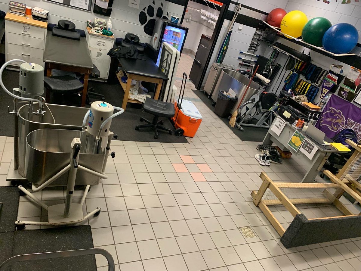 FVSportsMed's tweet photo. Time for a little Summer cleaning!  #scrubadubdub #elbowgrease #whatdowntime https://t.co/7TmqICyrAD