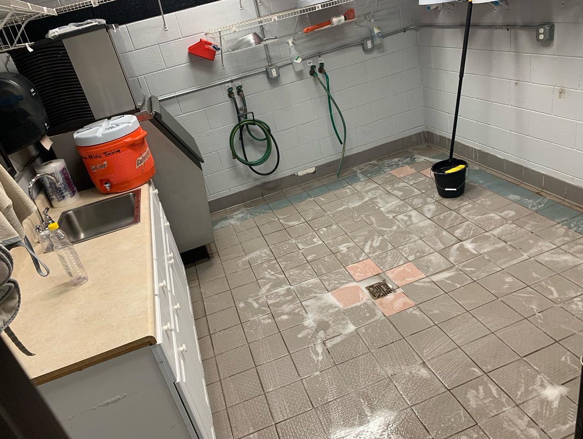 FVSportsMed's tweet photo. Time for a little Summer cleaning!  #scrubadubdub #elbowgrease #whatdowntime https://t.co/7TmqICyrAD