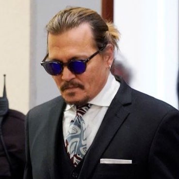 centraldepp's tweet image. 🚨| O júri decidiu que Amber Heard terá que pagar mais de 15 milhões para Johnny Depp pelas difamações.