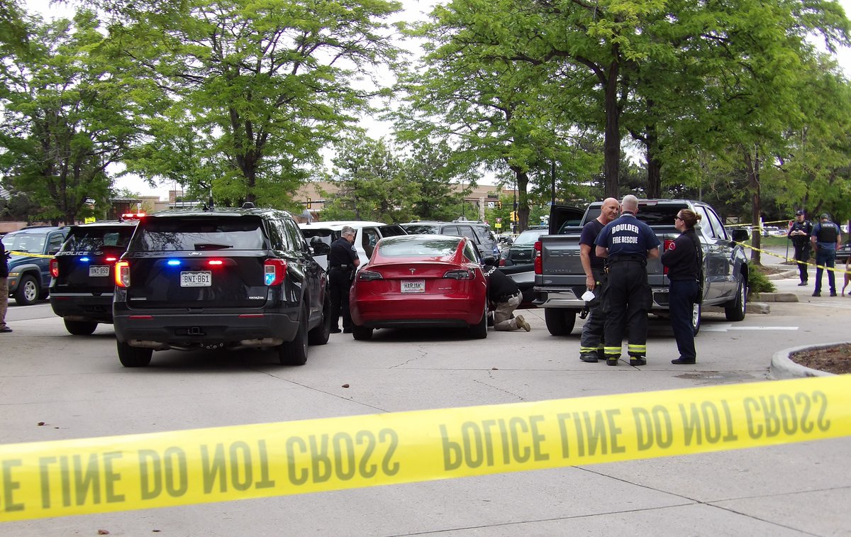 breakingboulder's tweet image. Another busy morning for #Boulder area law enforcement and first responders bit.ly/3zd10t0