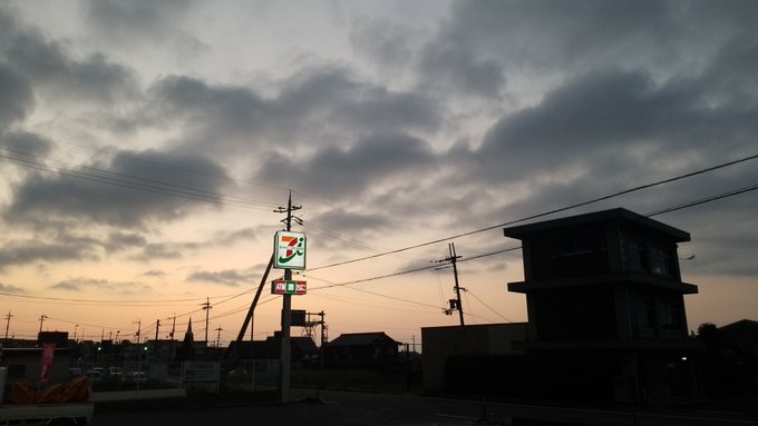 夜明けのコンビニ😊 