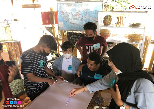 Our World Faith chapter in Indonesia, MOSINTUWU has been doing incredible work training youth how to utilize social media to promote interfaith values. Teams of participants worked together to create content to mobilize their own villages to participate in interfaith work.