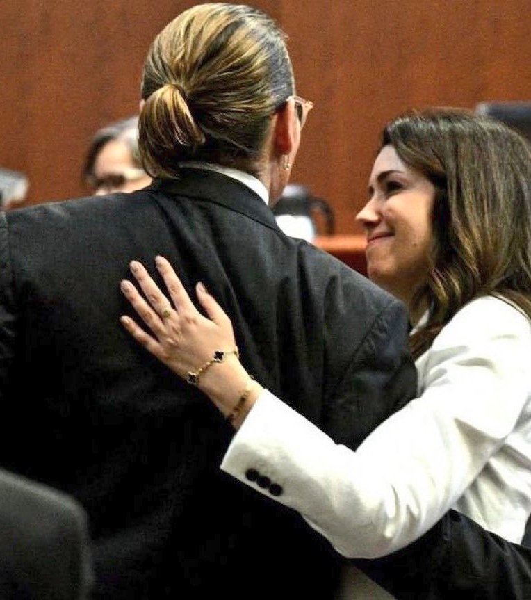 deppbrazilfc's tweet image. O BEM VENCEU 💘

#JusticeForJohnnyDepp