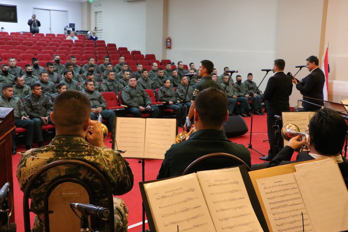 MDN_PY's tweet image. Alumnos del Curso de Capacitación Básico de SSOO, SO y Aspirantes a SO de la Escuela de Ingeniería “Gral Brig Felipe Nery Velilla Avalos", realizaron hoy una visita al Museo del MDN y disfrutaron de una reseña musical sobre la Guerra del Chaco dirigida por el TCNEL @jesusviveros5