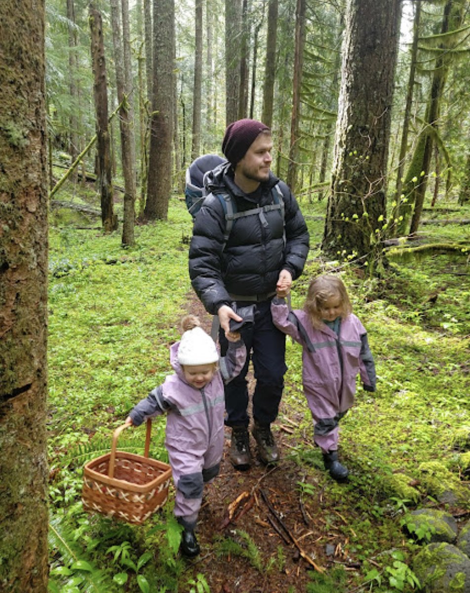 Our Husky Hero is…
⭐️Mr. Scott McAlpine⭐️

Mr. McAlpine is one of our 4th grade teachers. He has been with VPS for 6 years. 

In his free time he enjoys sailing, bicycling, rock climbing, foraging for mushrooms, and spending time with his wife and 2 daughters. 🐾