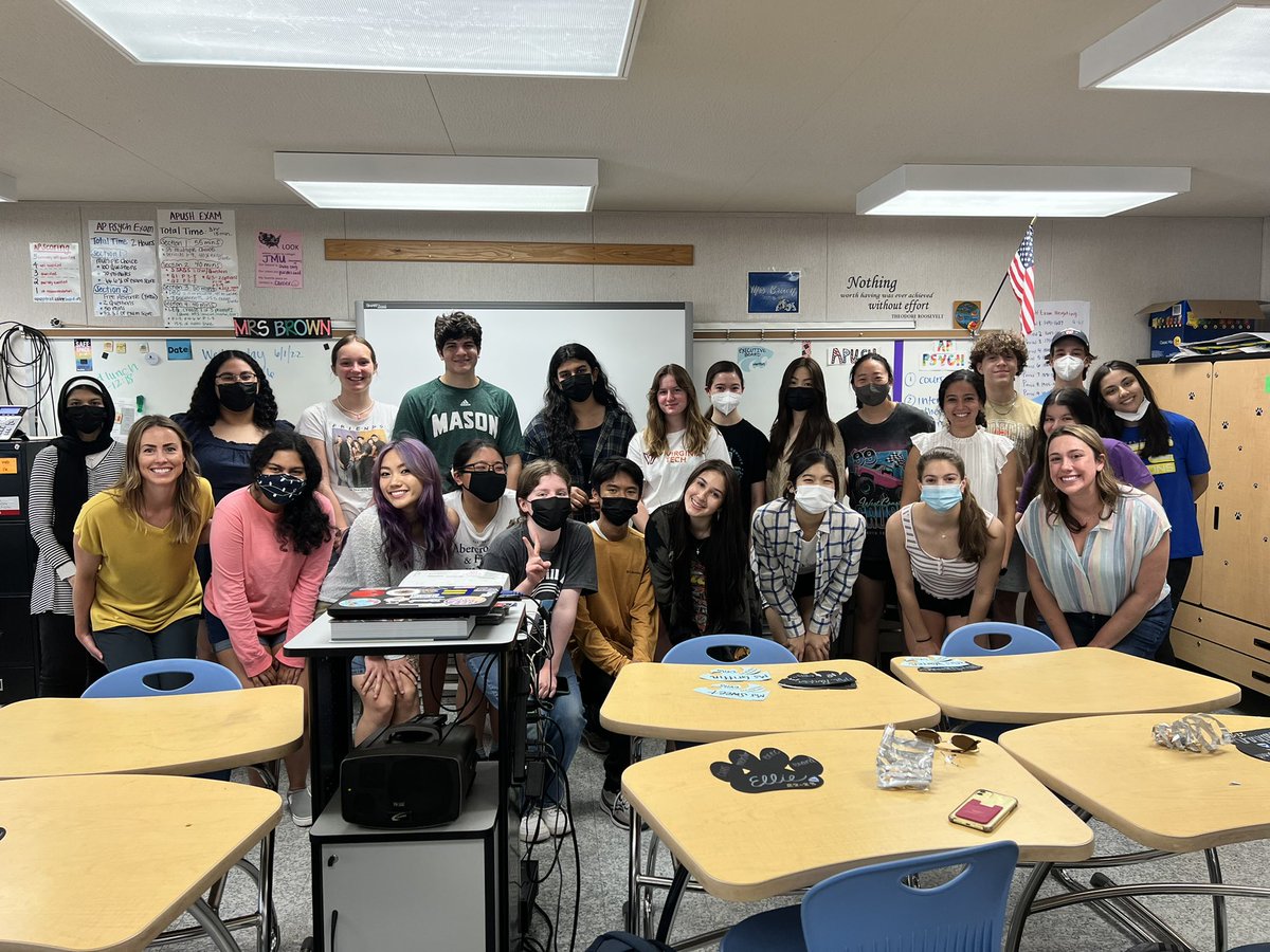 MrsWarrenCVHS's tweet photo. Excited for our Freshman Mentor Program next year!!! Meet our Exec Board! @InCLehmansTerms https://t.co/7fbfXa5dpH
