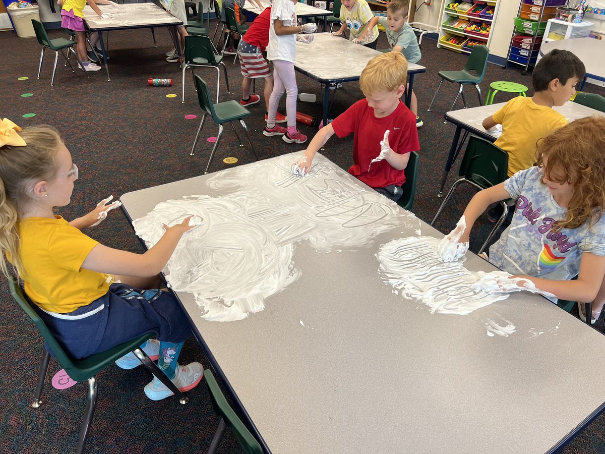 KellisonKinder's tweet photo. 🎈Balloon pop countdown…2 days left!! Shaving cream party!!! https://t.co/Zw631UoXYC