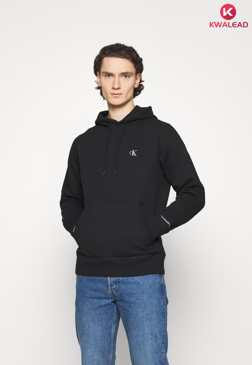 kwaleadmedia's tweet image. CODE PROMO ZALANDO AVEC -25% ECONOMIE

llll➤ PROMO sur les Sweats hommes de la marque : Calvin Klein Jeans au prix de 67,45 € au lieu de 89,95 € Profite du bon plan Zalando : ESSENTIAL REGULAR HOODIE - Sweatshirt - black Livraison gratuite avec le code promo #zalando #codepr