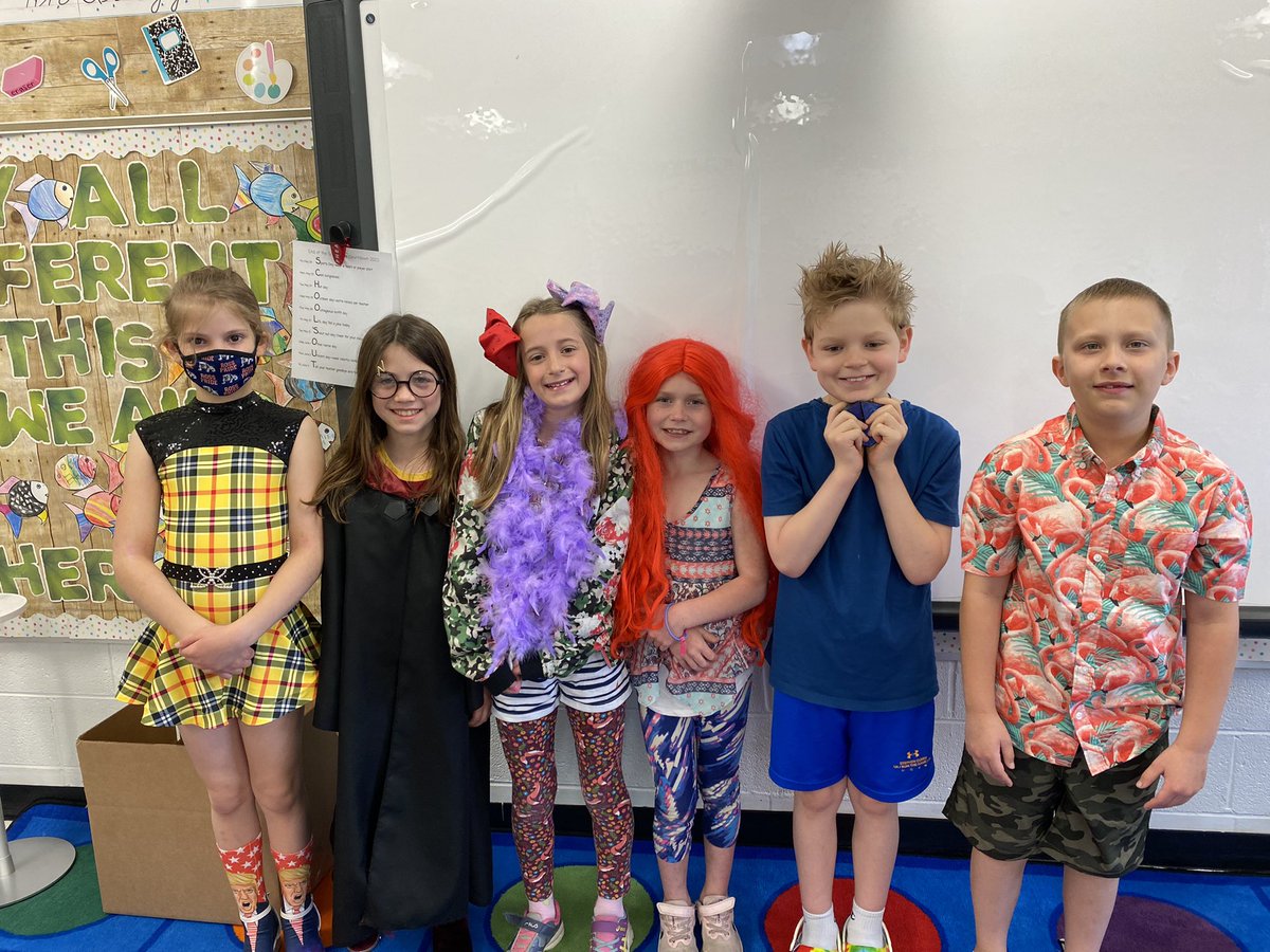 MissSullivan10's tweet photo. Enjoying the last few days of school! 💕#RossPride #Proud2BD23 @D23Ross https://t.co/lhNUjly1bU