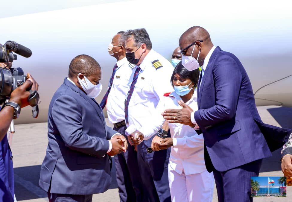 eagles_magazine's tweet photo. Le Haut-Katanga Honoré d’avoir accueilli , en escale vers la Guinée Équatoriale, le Président  du Mozambique Filipe Nyusi à l’aéroport de la Luano. 
Karibu au nom du Président Félix - Antoine Tshisekedi. https://t.co/Vqgr580cvt
