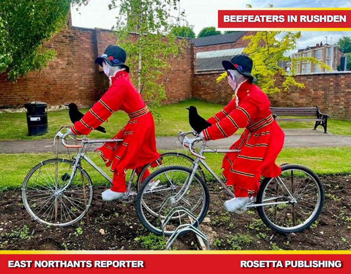 Beefeaters ride into Rushden ready for celebration. Read more rosettapublishing.com/reporter/2022/… #news #jubilee #community #Northants #Northamptonshire #RushdenReporter